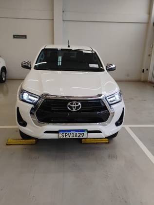 TOYOTA HILUX 2.8 D-4D TURBO DIESEL CD SRV 4X4 AUTOMÁTICO TOYOTA HILUX 2.8 D-4D TURBO DIESEL CD SRV 4X4 AUTOMÁTICO